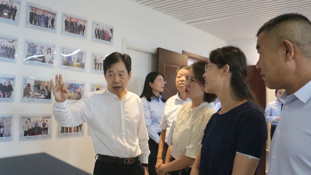 新密市委常委、政法委書記劉軍杰一行蒞臨榮盛科技集團(tuán)調(diào)研指導(dǎo)